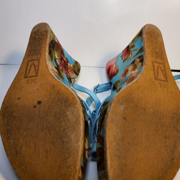 A S Studio Blue Floral Wedge 4" Butterfly sz 6.5 - Picture 6 of 6